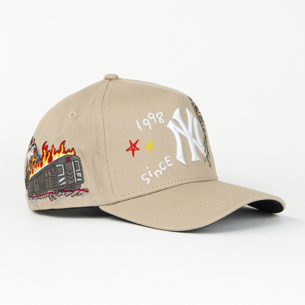 Gorra Boba Hats YANKEES ON FIRE 1998 CAQUI de Tela | Snapback Visera Curva