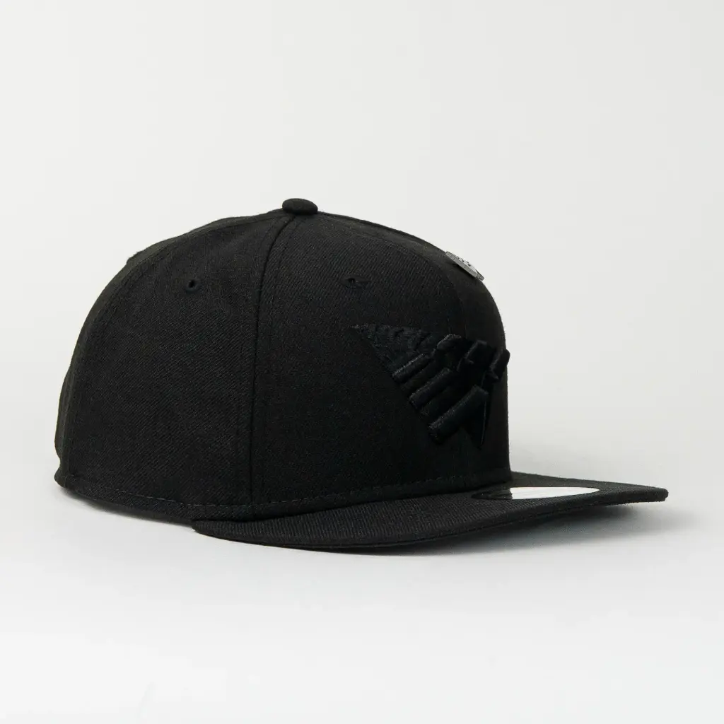 Gorra PAPER PLANE ALL BLACK | Snapback Visera Plana