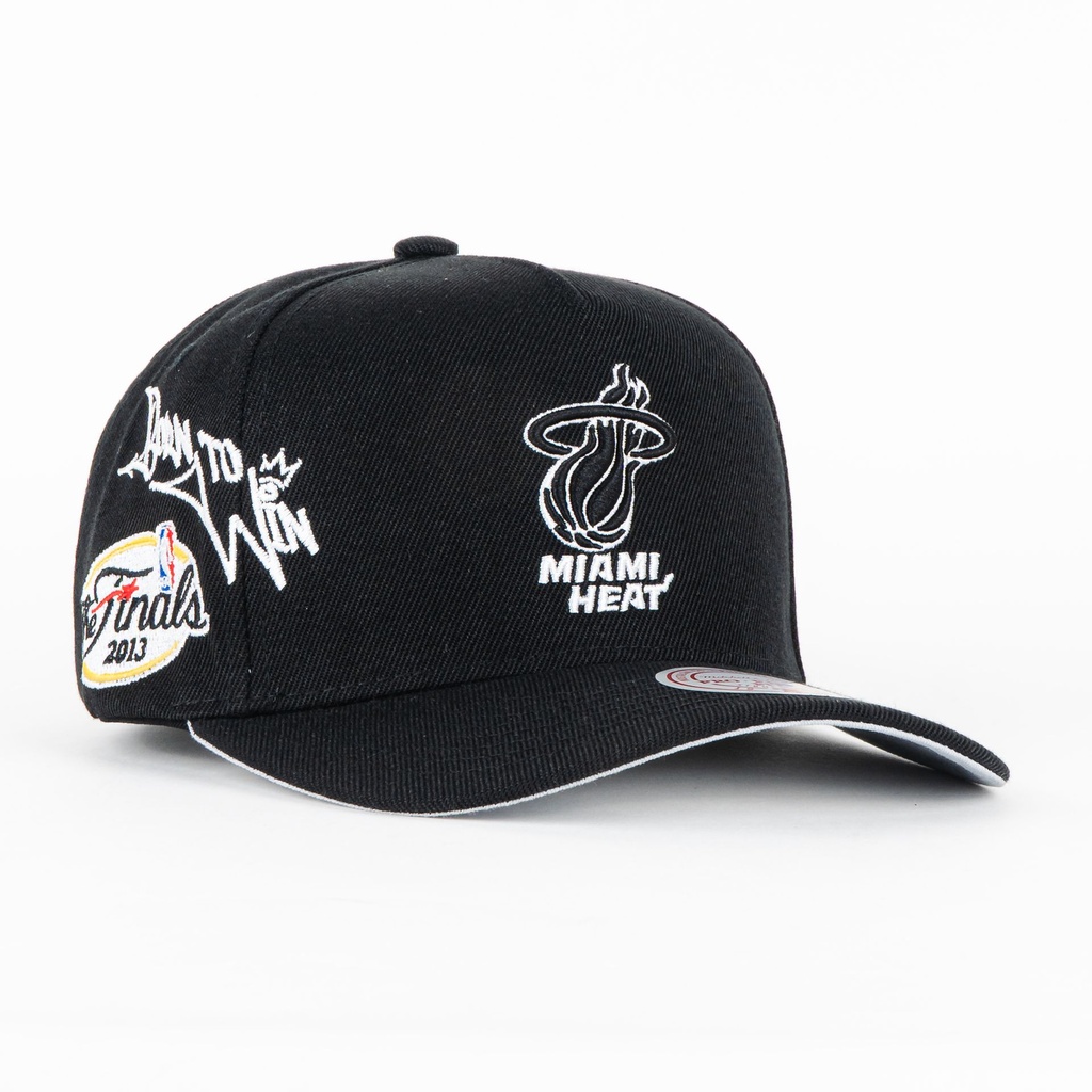 Gorra Mitchell&Ness HEAT BORN TO WIN BLACK | Snapback Visera Semicurva