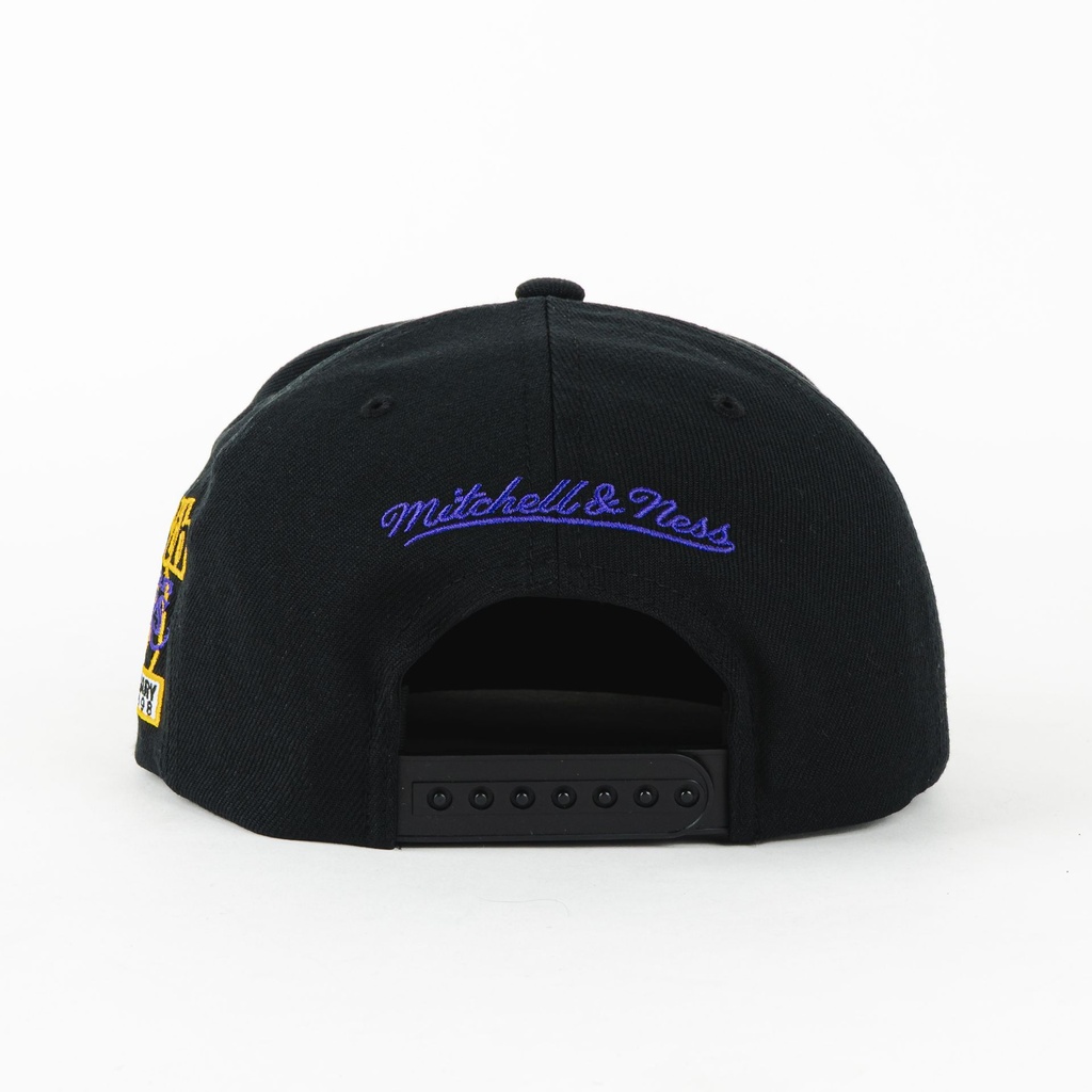 LAKERS OVERWEEP BLACK