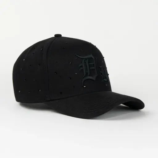 [DKPS03] DK CRISTALES ALL BLK VISOR SUEDE